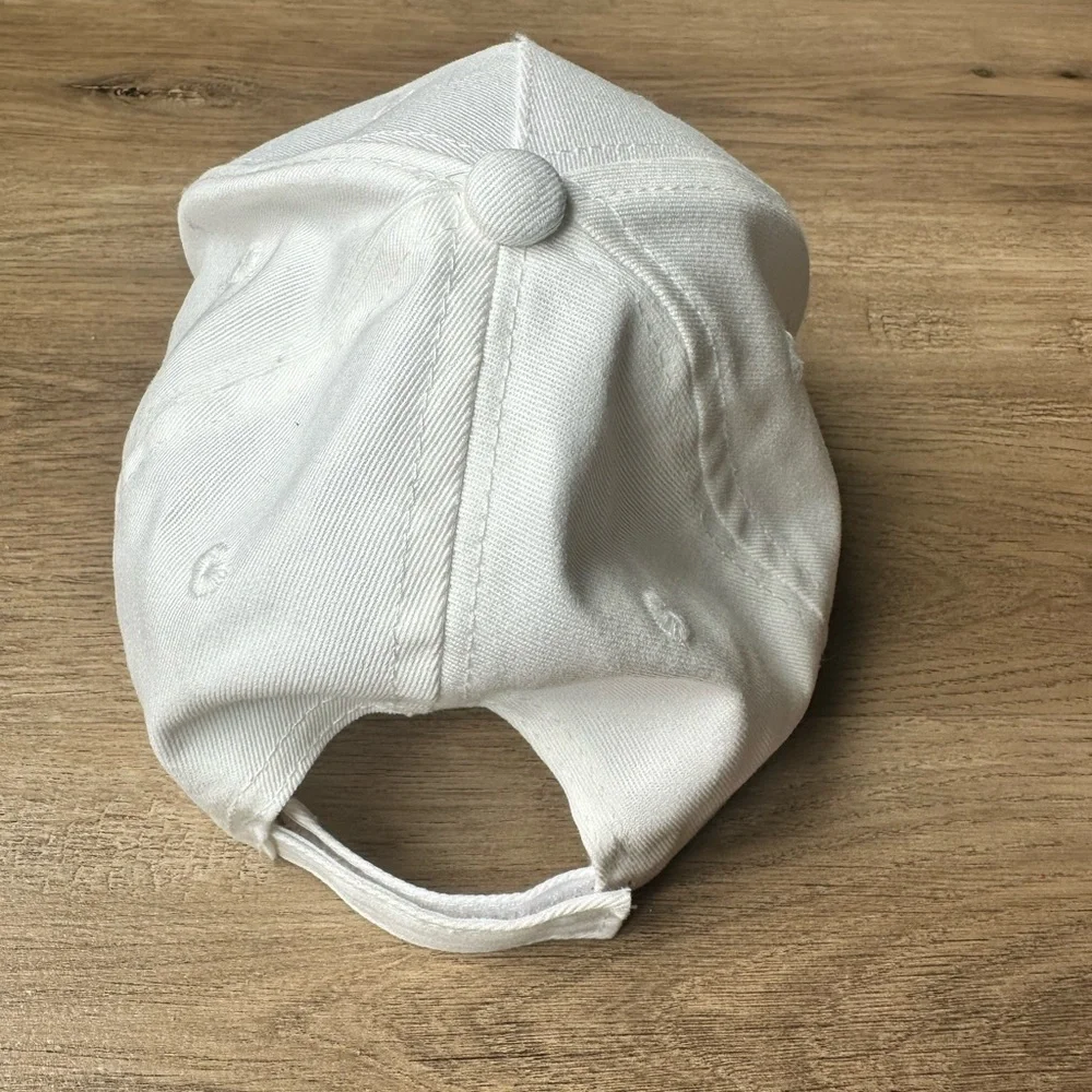 SOLD‼️‼️LC Lauren Conrad White and Gray Elephant Hat One size - Picture 3 of 6